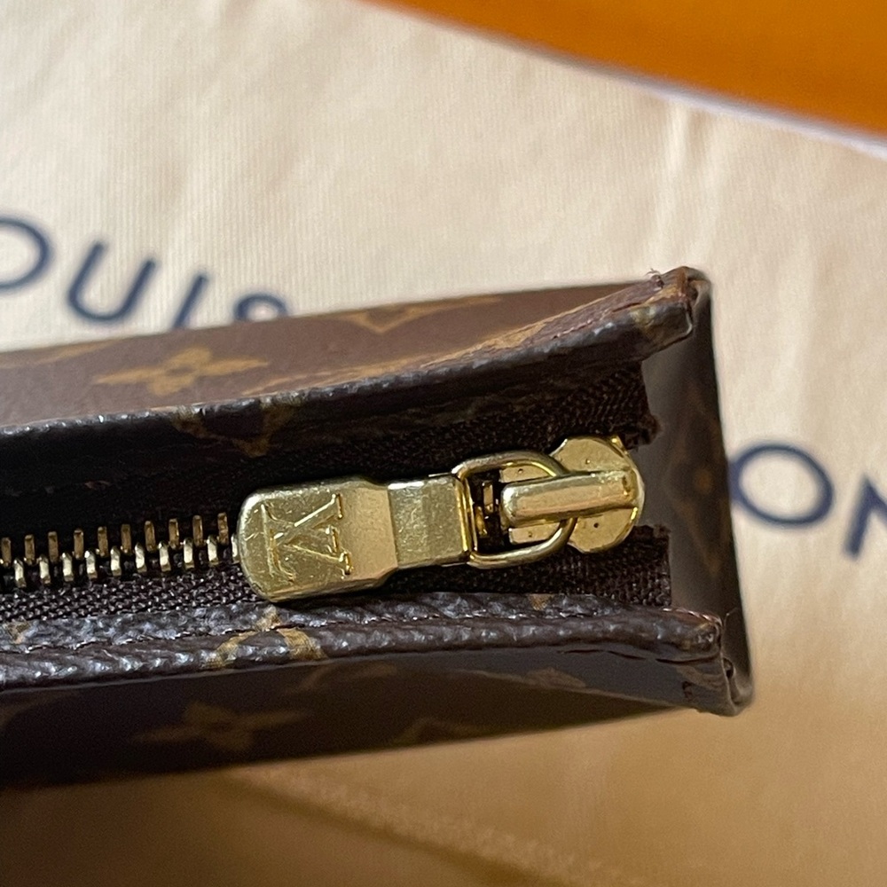 ❌SOLD❌ Louis Vuitton Toiletry 15 - Picture 6 of 9